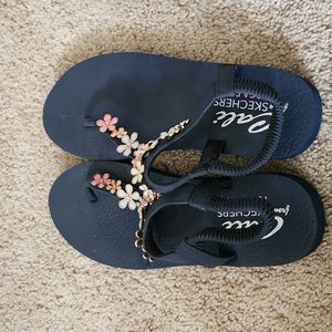 Skechers blue thong floral sandals